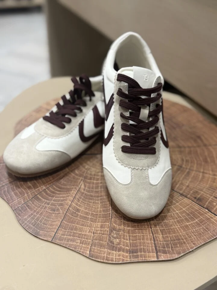 Tiffosi Sneakers Retro Chic με Μπορντό Λεπτομέρειες